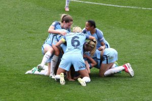 Crowd of Man City Women players bury Melissa Lawley