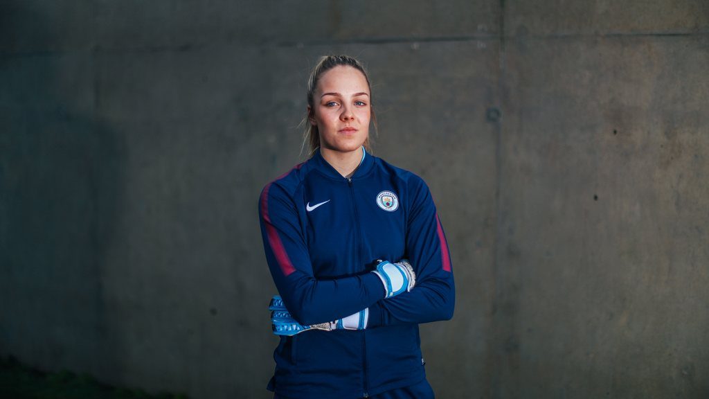 Ellie Roebuck signs her first professional contract with Man City