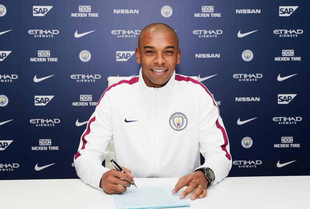 Fernandinho signs a new two year contract extension with Manchester City