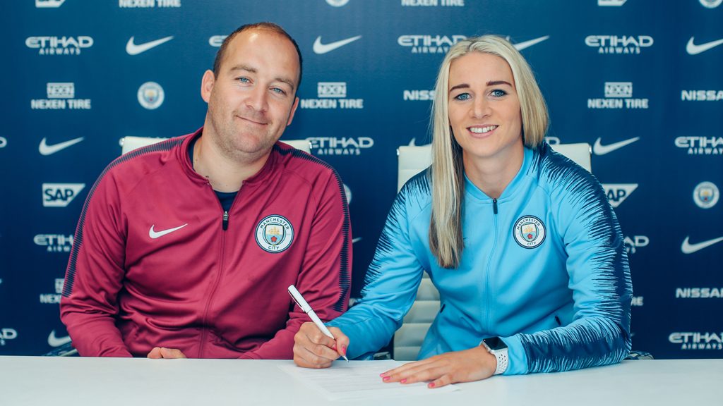 Gemma Bonner signs for Nick Cushing's women's side at Manchester City