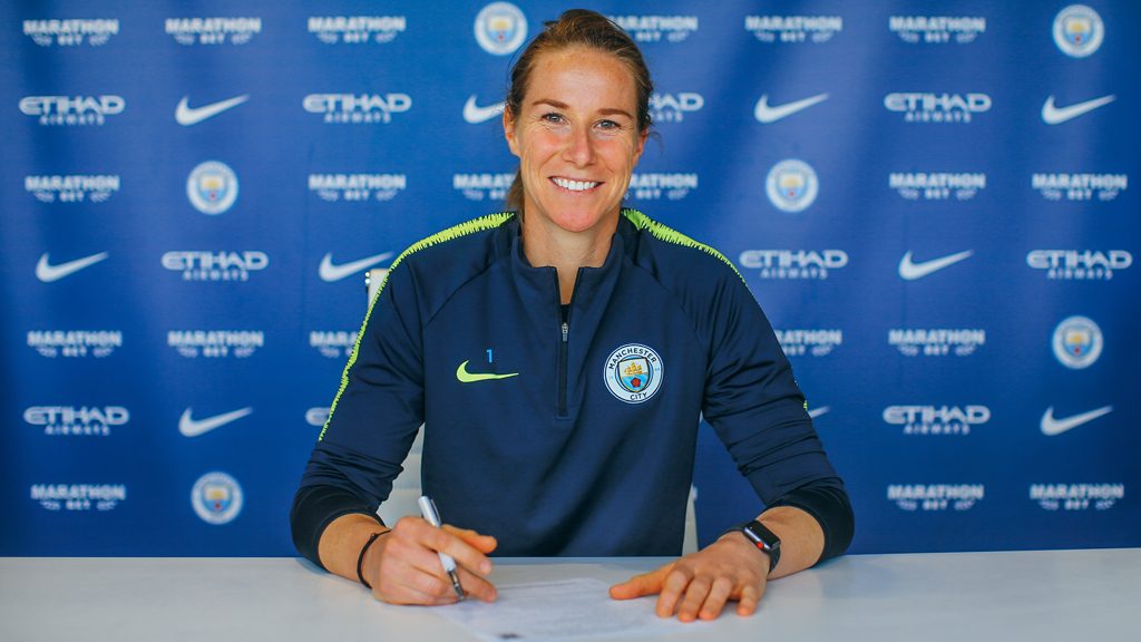 Karen Bardsley extends her contract with Manchester City