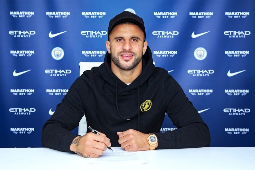 Kyle Walker signs new contract with Manchester City