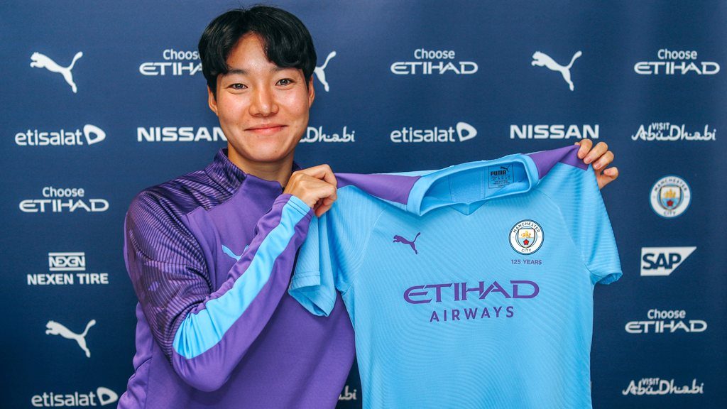 Man City sign Lee Geum-min