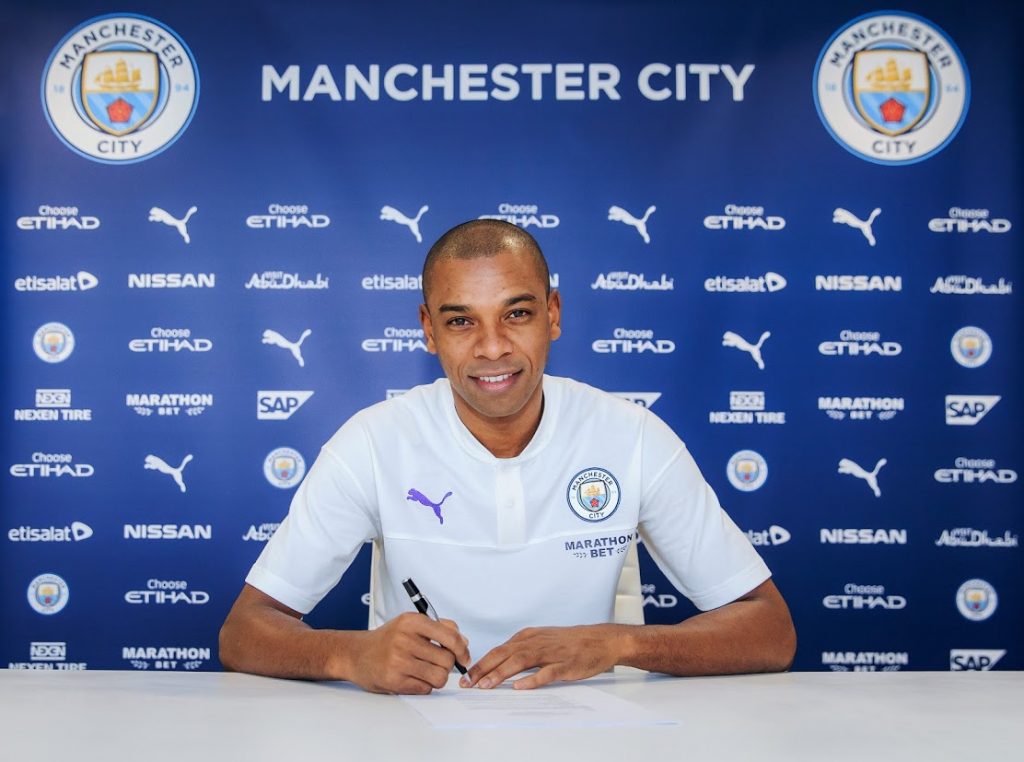 Fernandinho signs contract extension