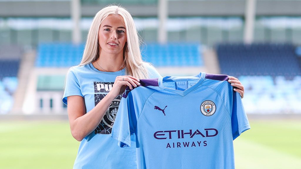 England striker Chloe Kelly has agreed to join Manchester City Women on a two year deal following the end of her contract with Everton.