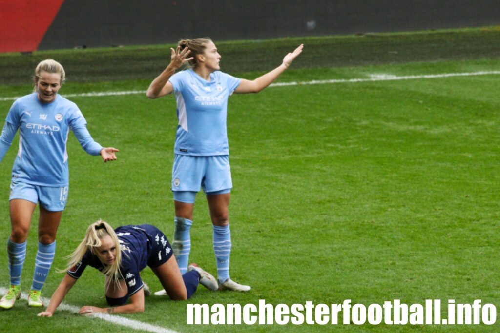 Filippa Angeldahl (r) with Lauren Hemp (l) and Alisha Lehmann (c) - Man City Women vs Aston Villa Women - Saturday November 20 2021