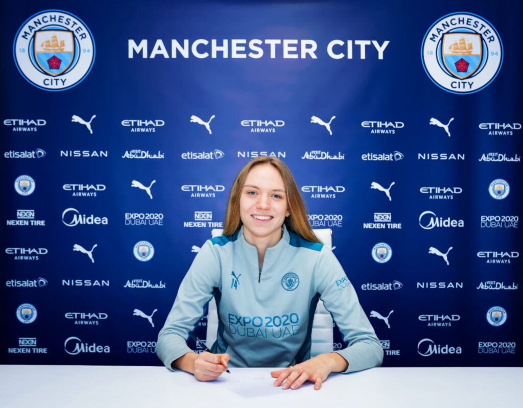 Esme Morgan signs new contract with Manchester City Women