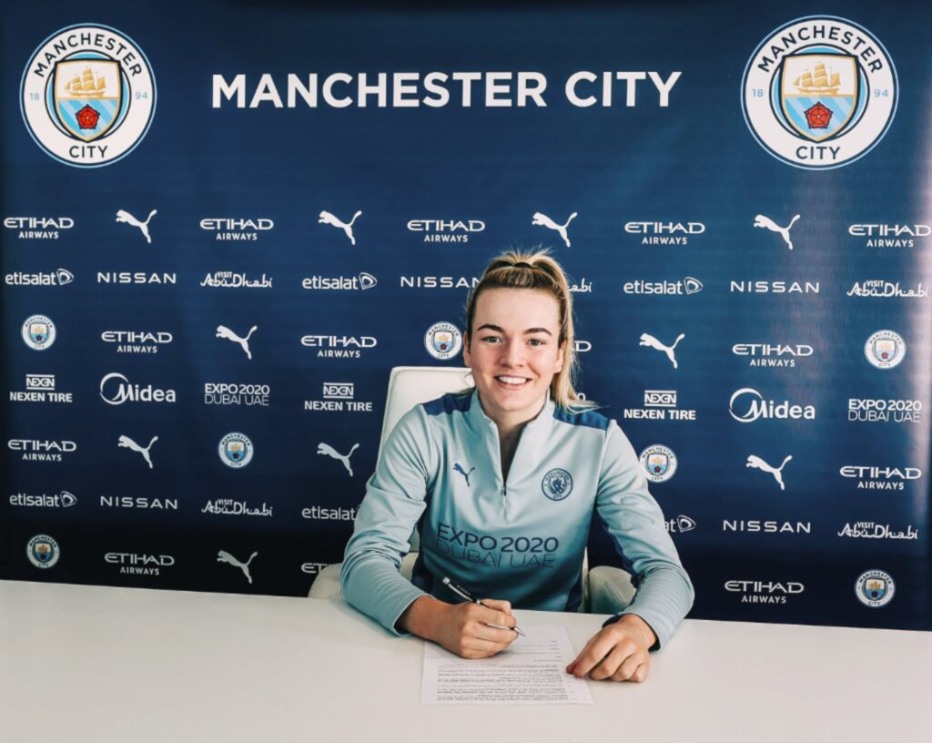 Lauren Hemp signs new Manchester City contract