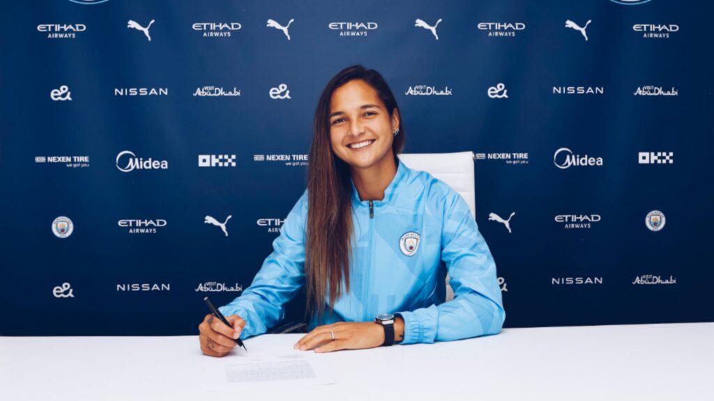 Deyna Castellanos signs Manchester City contract