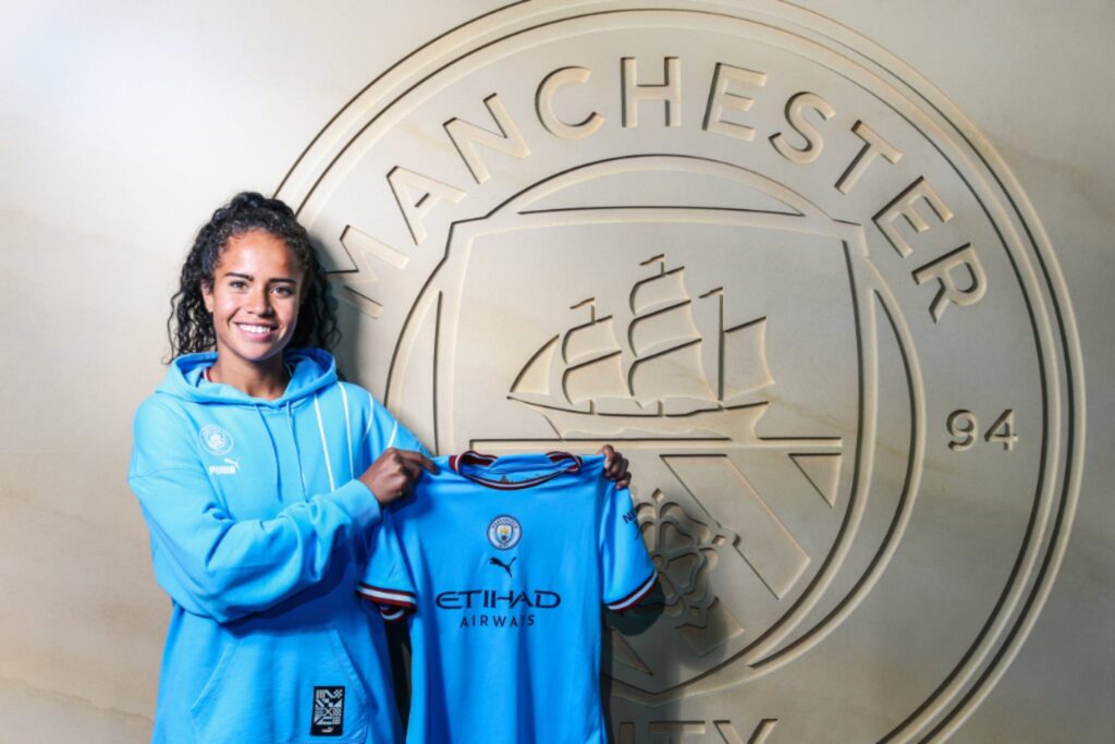 Mary Fowler signs for Man City Women