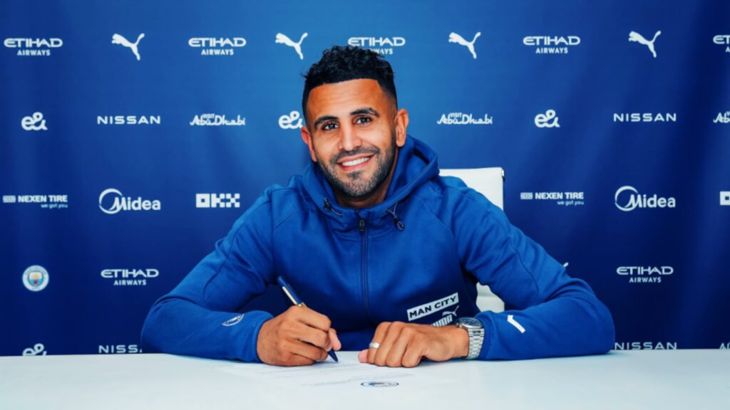 Riyad Mahrez signs his new contract