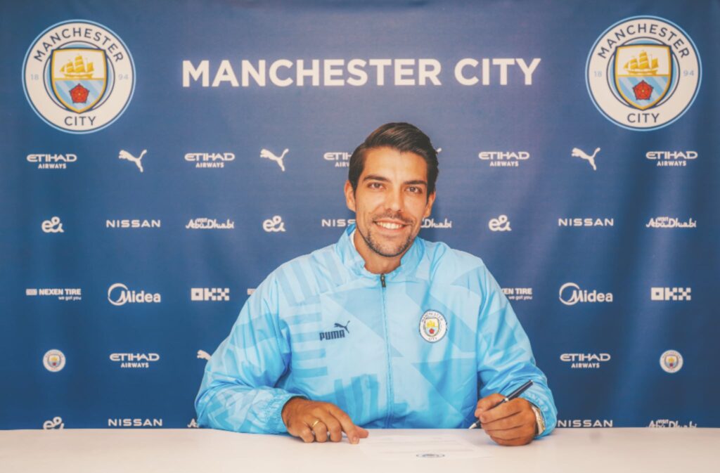 Stefan Ortega Moreno signs his Manchester City contract