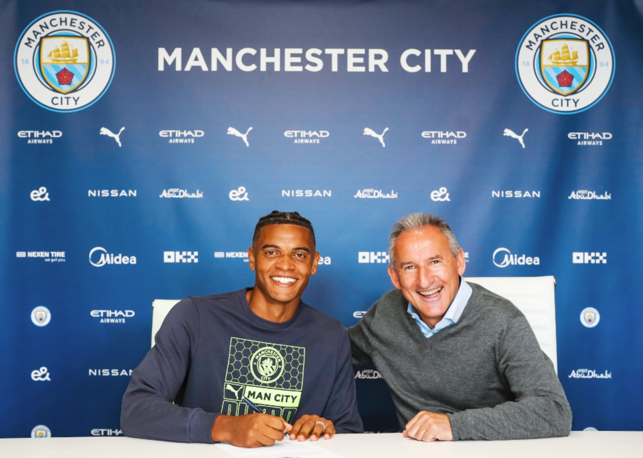 Man City sign defender Manuel Akanji from Borussia Dortmund for £15m, Transfer Centre News