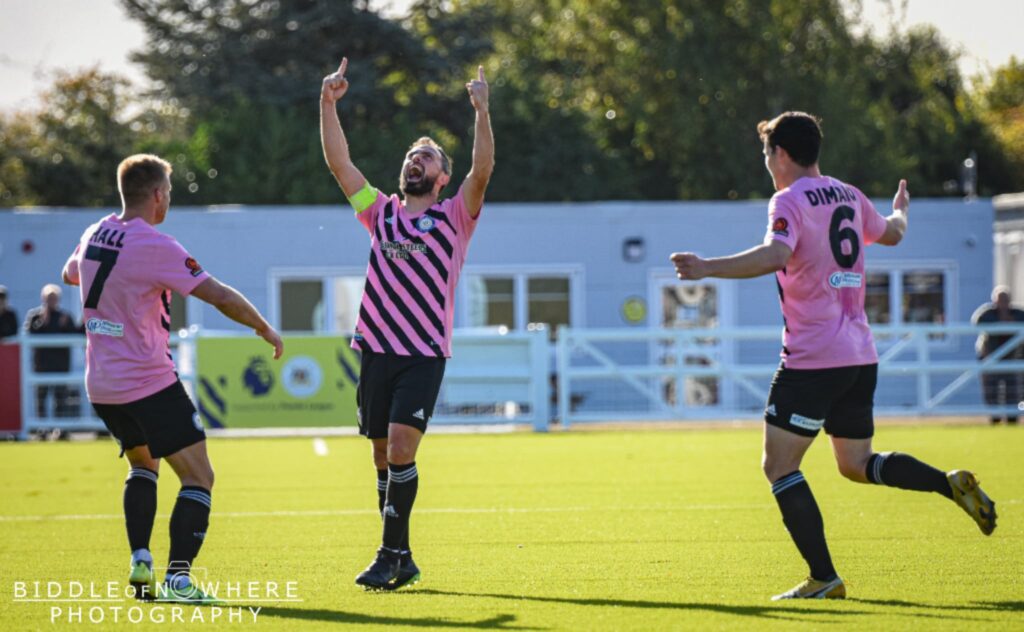 Craig Mahon celebrates his goal - Photo Oli Biddle