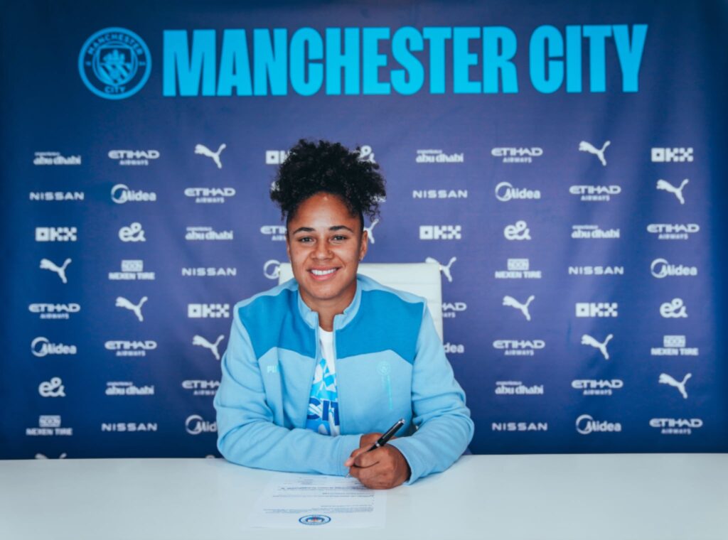 Demi Stokes signing contract extension with Manchester City Women until 2024