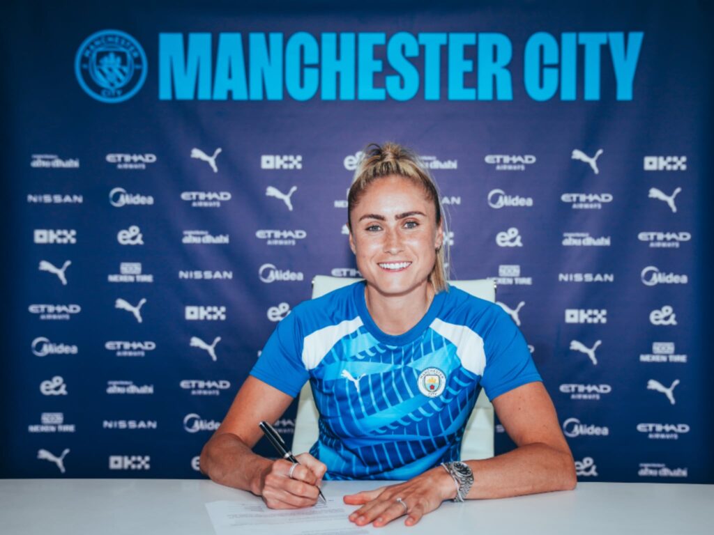 Steph Houghton signs one-year contract extension with Manchester City Women