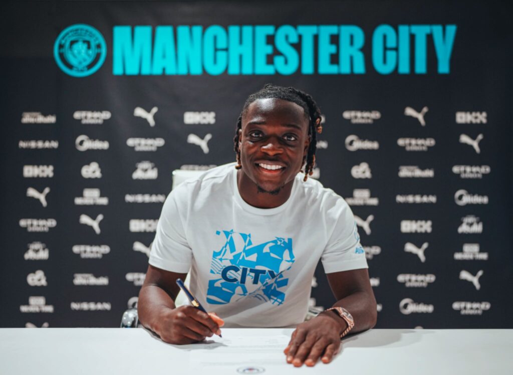 Jeremy Doku - signs contract with Manchester City until 2028